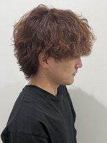 ヒュイル バイ ニアウ(Hwyl by Niau) メンズマッシュウルフパーマ波巻スパイラルパーマ前下がりウルフ