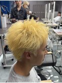 ハイトーンで周りと差をつけろ！金髪スパイキーショート