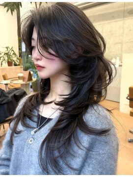 海外ガールレイヤーカット/バタフライカット/ハッシュカット