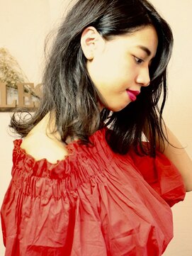 エール(ailes) 伸ばしかけでも楽しめる肩下ワンカールスタイル