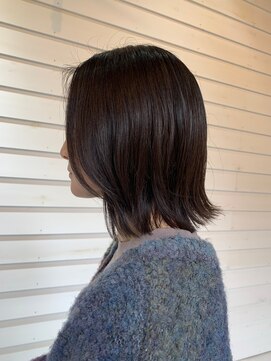 ラコスタ(LaCosTa) 外ハネ小顔ミディ 暗色ナチュラルカラー　結べるボブ