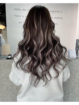 キング 枚方店(K!ng) 【枚方、高槻、梅田】ピンク味の強いホワイトハイライト