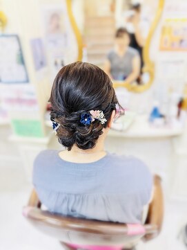 美容室 ティンカーベル シニヨンヘア