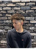 ツイストスパイラルパーマフェードツーブロック刈り上げ