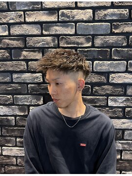 ギヴヘアインダストリー(Give hair industry) ツイストスパイラルパーマフェードツーブロック刈り上げ