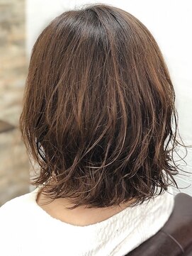 アトリエナガノ(atelier nagano) ニュアンスカラー/センターパート/ツヤ髪スタイル/ブルージュ