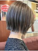 30代大人可愛いアッシュベージュブリーチなし外ハネショートボブ