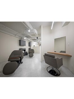 半個室で人目を気にせず落ち着けるサロン。配慮が行き届いたお客様だけの特別な上質空間でお寛ぎ下さい◆