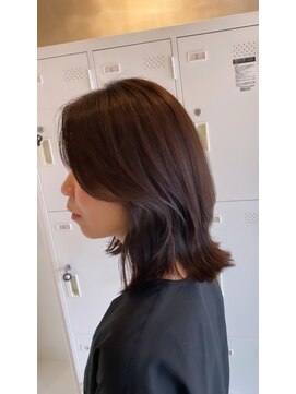 くびれミディ×外ハネブラウン