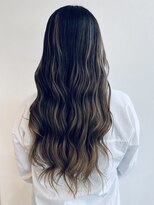 ワンダー(WONDER)&nbsp;白髪悩みを「個性」に変える。コントラストで魅せる最旬カラー
