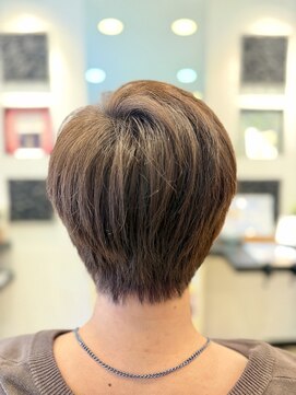 ヘアーエボリューション 2回目カラーは「ホワイトアッシュ」で柔らかく