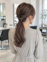 モト 船橋(moto)&nbsp;編み込み風ローポニーお呼ばれアレンジ