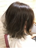 外ハネ×カーキグレージュ