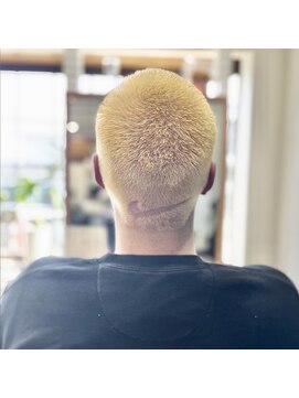 ヘアサロン ライフ(Hair Salon LIFE) 金髪坊主