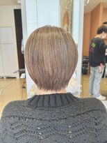 エース 間明店(A)&nbsp;小顔レイヤーカットオリーブベージュデザインカラー白髪ぼかし