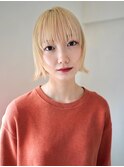 ホワイトブロンドカラー　金髪　ボブ外ハネ　フェイスレイヤー