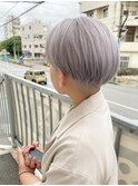 ホワイトグレージュ