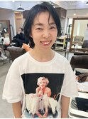 暗髪ブルーブラックショートレイヤーボブ