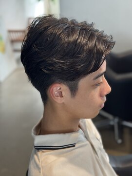 バルバオ サロンドベレーザ 大須(BALBAO salon de belleza) センターパート×フェザーパーマ