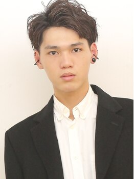 トレンドのパーマで動きがあるスタイルを実現。朝のスタイリングも短時間で◎