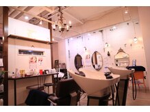 店内はリラックスできるようにヒーリング系の音楽を流しています