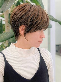 エニフォーイーストハム(Eni for eastham)の写真/濃い色で染めると生え際が気になる白髪。白髪染めを使わずワントーンUPで正解♪白髪もおしゃれにデザイン♪