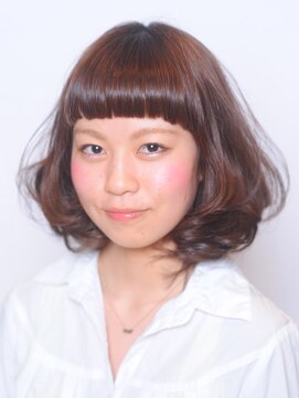 ステージライト(STAGE LIGHT) フワフワカールに重めバングでプチクラシカル