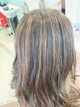 ヘアー バイ ミーズ(hair by Mii’s) グラデーション・ハイライトローライト 白髪ぼかし