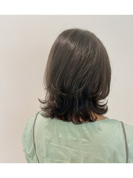 ヤヨイブレインズフェアリー(YAYOI BRAINS fairy) ミディアムレイヤースタイル