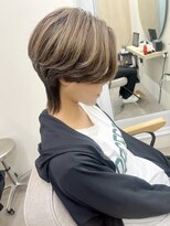 ユニ 江坂(Uni.)&nbsp;センターパートウルフ メンズライク ハンサムショート