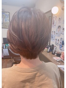 サロンドミナ(SALON DE MINA) レイヤーボブ。くびれボブ