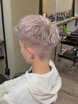 ミオ ベガ(Mio'' VEGA) 海外風ハイトーンベリーショート　金髪　ホワイトカラー