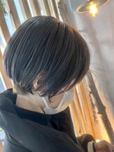 グリージョ(grigio) グレーブルーショートボブ