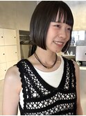 20代30代透明感暗髪アッシュブルーグレージュミニボブ