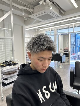 ルースト 心斎橋店(ROOST) 刈り上げセンターパート/波巻きツイストスパイラル/大阪