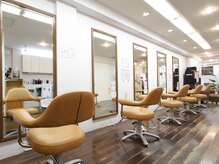 クレストヘアー(Crest hair)の雰囲気（解放感のある店内で心地いいひとときを…☆）