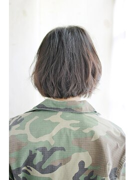 トランクイル サフリック(TRAN9UIL safric) 20代30代40代　コクがあってキレもいい・暗色ボブ【烏丸】