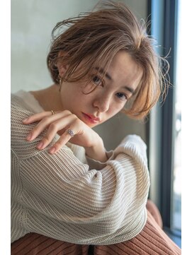 ブエナビスタ(BUENA VISTA) 大人かわいいセンターパートボブルフ/イルミナカラー