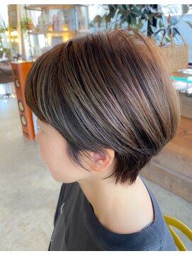 ビハインドザカーテン(BEHIND THE CURTAIN) ショート×抜け感ベージュ×大人ハイライト