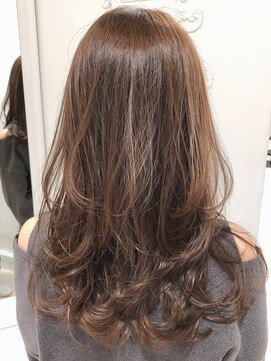 ラベスト バイ セロ 池袋メトロポリタン前(LOVEST by CERO) ロング/アッシュベージュ［池袋駅 髪質改善 弱酸性縮毛矯正］