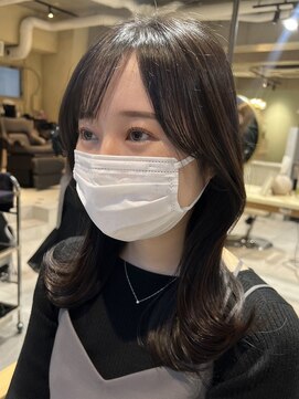 ティア(Tia.) (韓国風/くびれヘア/縮毛矯正/前髪/サイドバング/小顔)