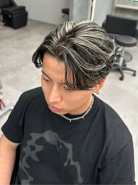 ベルクロー バイ アリープ(Bel.crow by ALEAP) センターパート×コントラストハイライト/ブリーチデザイン