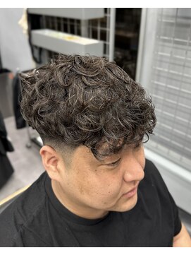 アイコン ブルー メンズ(I-CON #blue MEN'S) スペインカール×スキンフェード【池袋フェード】