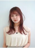 ほんのりピンクカラーのミディアムレイヤー
