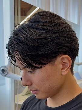 アコロン(acoron.) 毛流れセンターパート/ニュアンスパーマ/池袋メンズカット