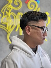 スパークスヘア(Sparks hair) フェードスタイル（ライン入れてみちゃいました）です