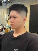 1982黒髪ツーブロック刈り上げフェードウェットスタイルバーバー