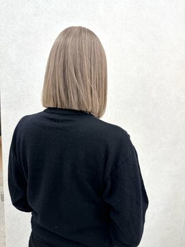 コス(KOS) 【KOS　立川】ホワイトベージュ×ワンレンボブ