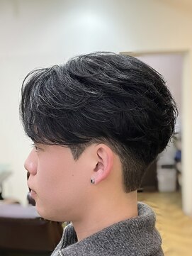レボルトヘアー(R EVOLUT hair) 刈り上げセンターパート毛流れニュアンスパーマフェザーパーマ