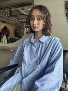 リラ バイ クオーレ(LIRA by CUORE)の写真/デザイン性のある白髪ぼかしが人気。ダメージを抑えケアしながらオシャレを楽しめる◇ファーストグレーも◎
